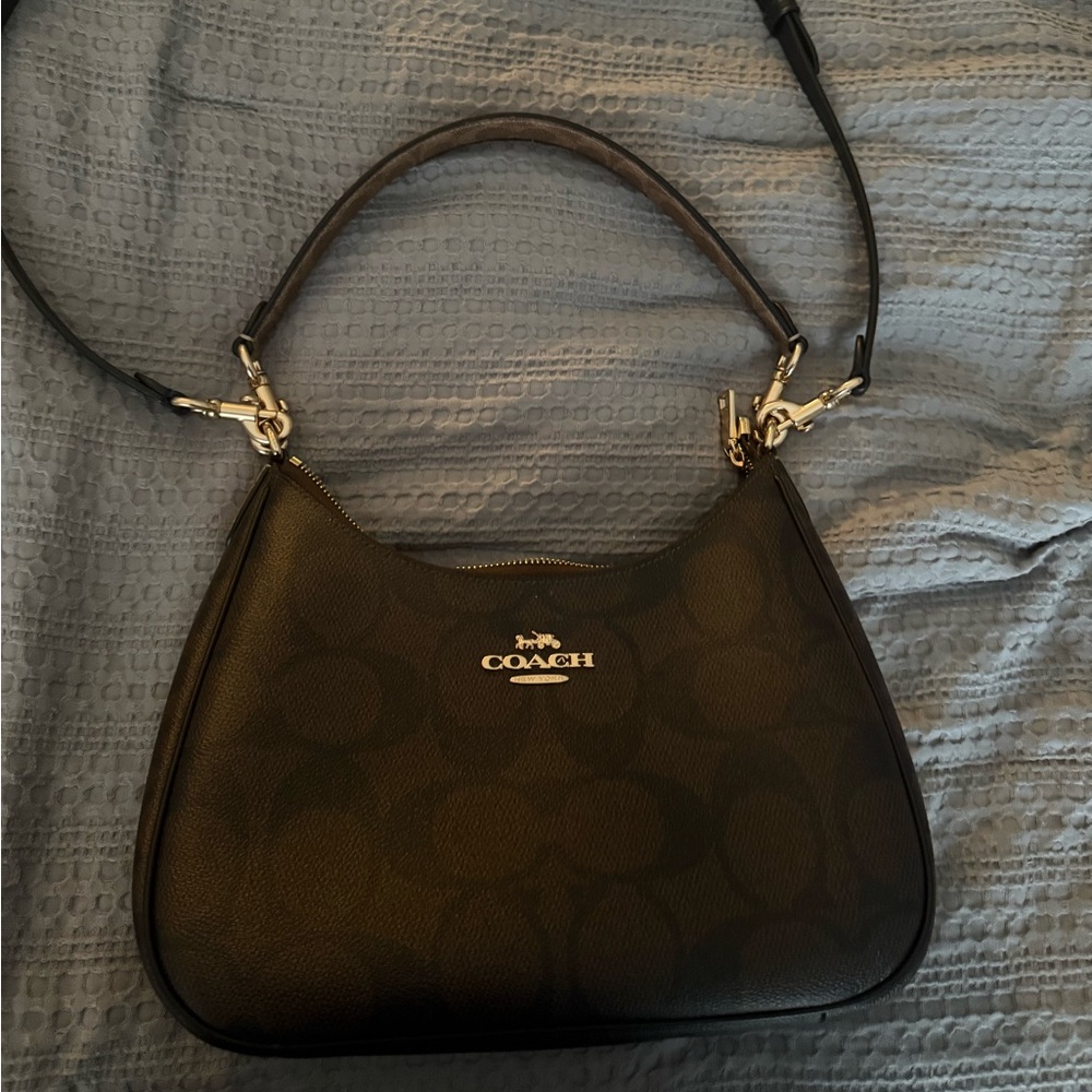 Coach Teri Hobo Bag In Blocked Signature Canvas
Color: IM/Walnut/Tan